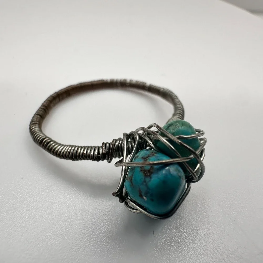 Vintage 90s Boho Silver Tone Wire Wrapped Turquoise Ring Women's Classic Jewelry
